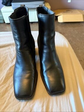 Poppy Barley ‘The Quinn’ Chelsea Boot